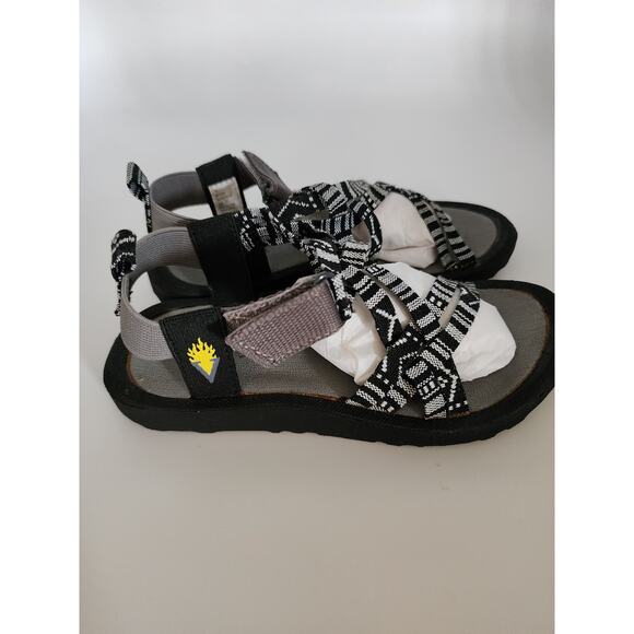 Volatile Kids Size 12 Black Kiwis Strappy Adjustable Sandals Outdoor - Picture 6 of 10